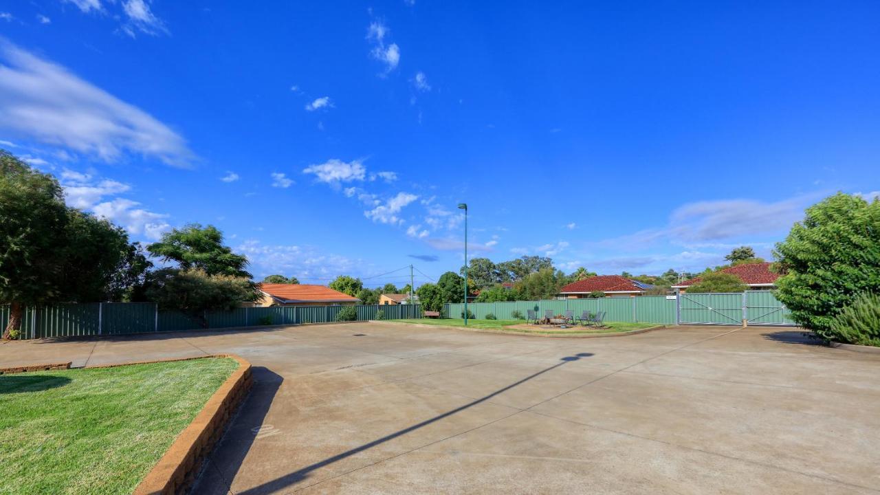 Bushman'S Motor Inn Parkes Kültér fotó