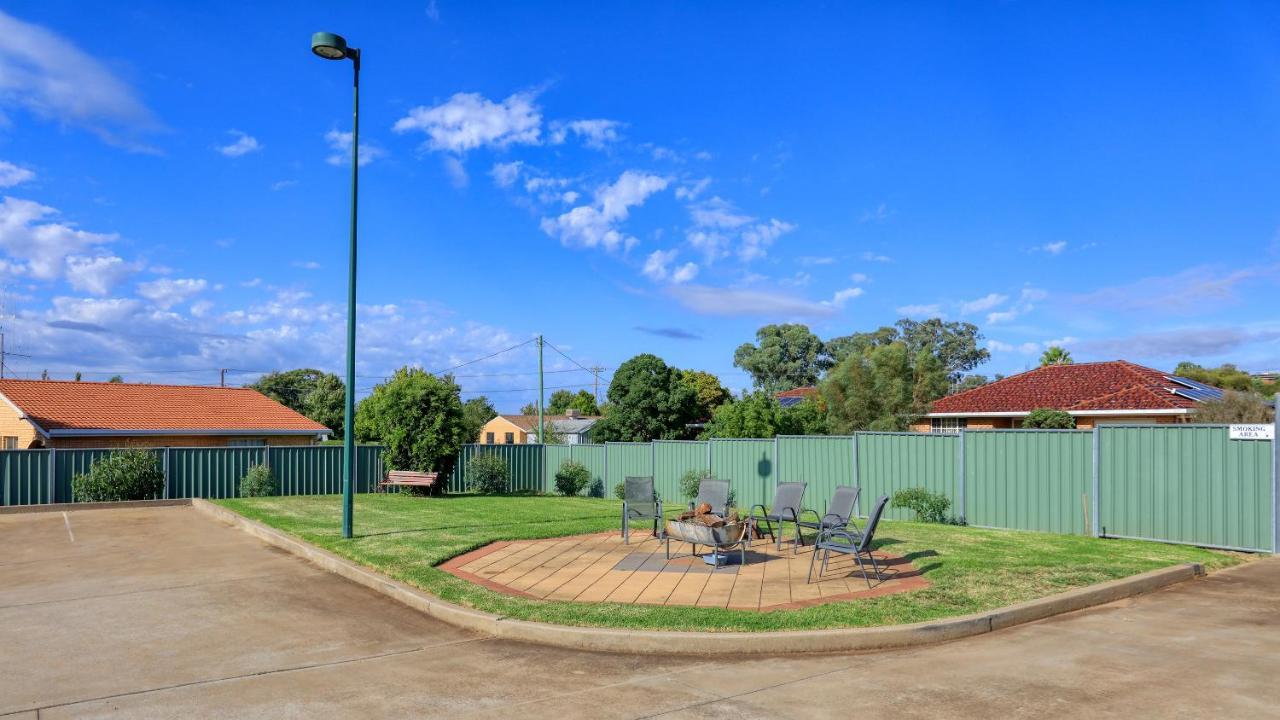 Bushman'S Motor Inn Parkes Kültér fotó