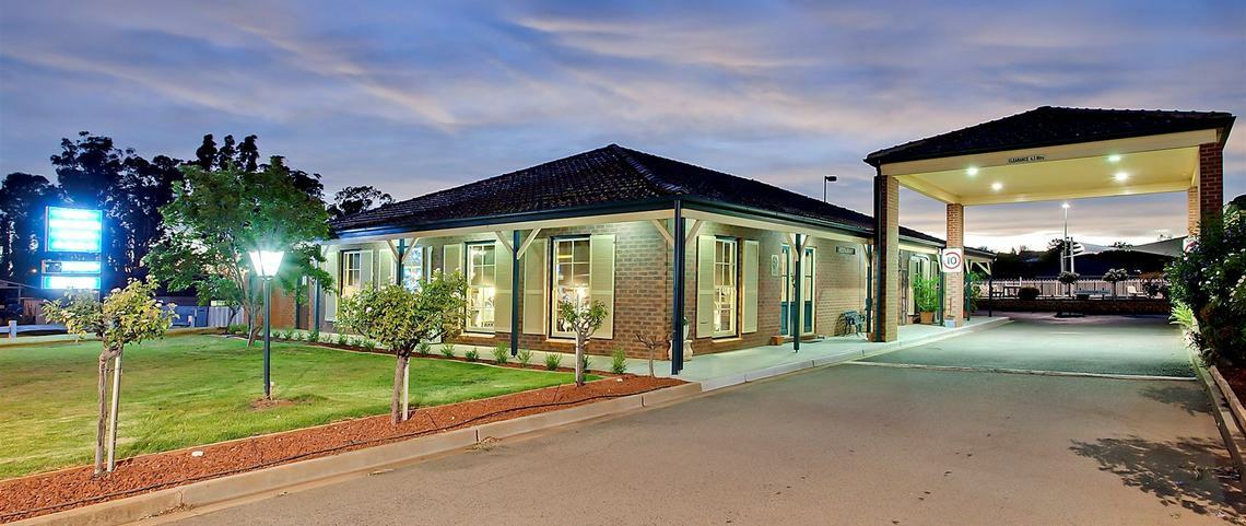 Bushman'S Motor Inn Parkes Kültér fotó
